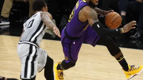 拉什福德、齐尔克泽各进两球，曼联以4-0完胜埃弗顿