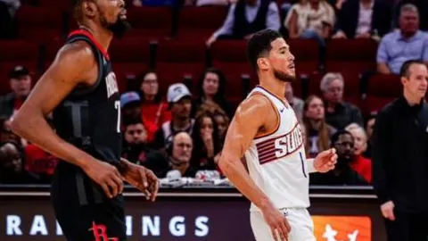 赵继伟妙传制胜，张镇麟空中霸扣得分